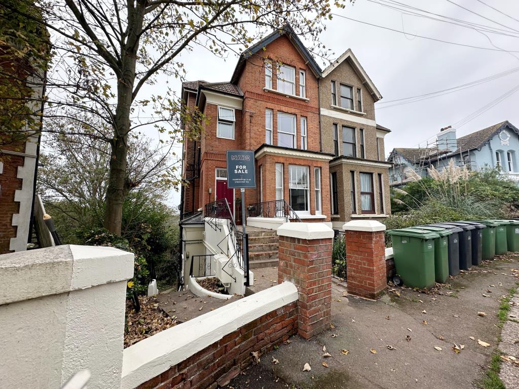 Lot: 73 - ONE-BEDROOM FLAT WITH PRIVATE ENTRANCE - Outside of Property